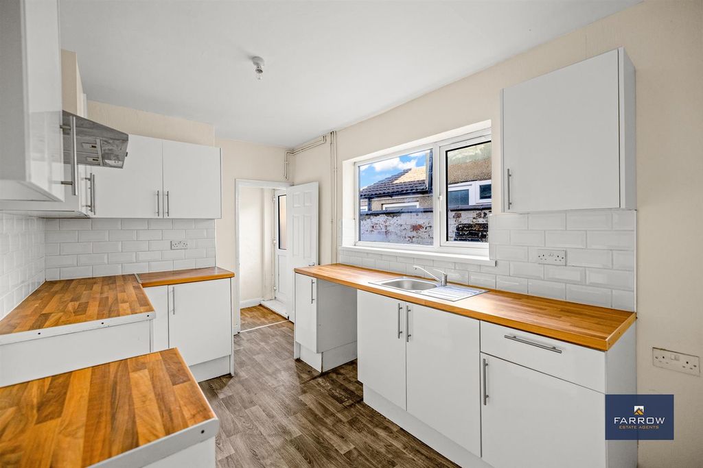 Additional image 2 of 3 bed terraced house for saleWelholme Road, Grimsby DN32
