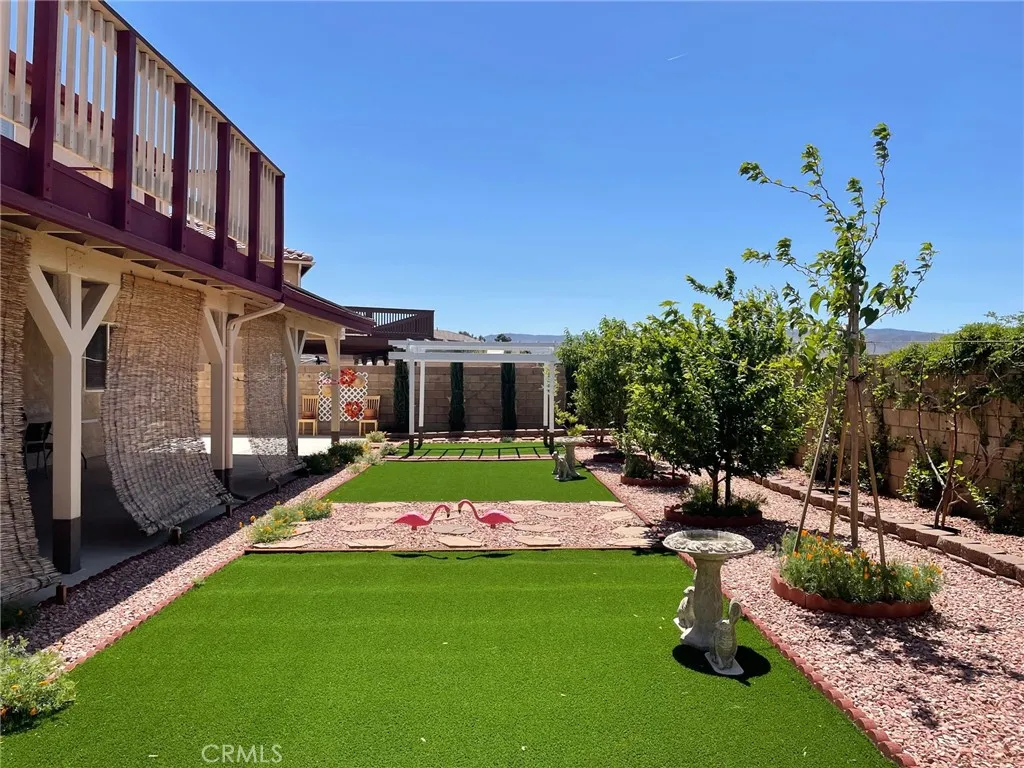 43521 Blossom Dr, Lancaster, CA 93536