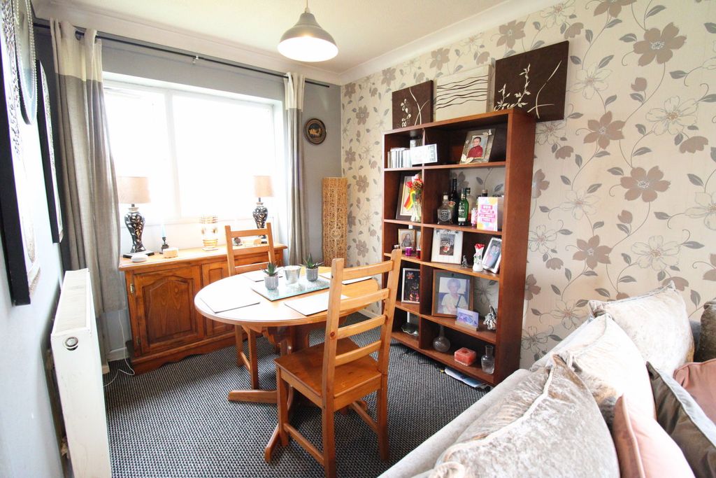 Additional image 4 of 2 bed flat for saleHindon Walk, Scunthorpe DN17