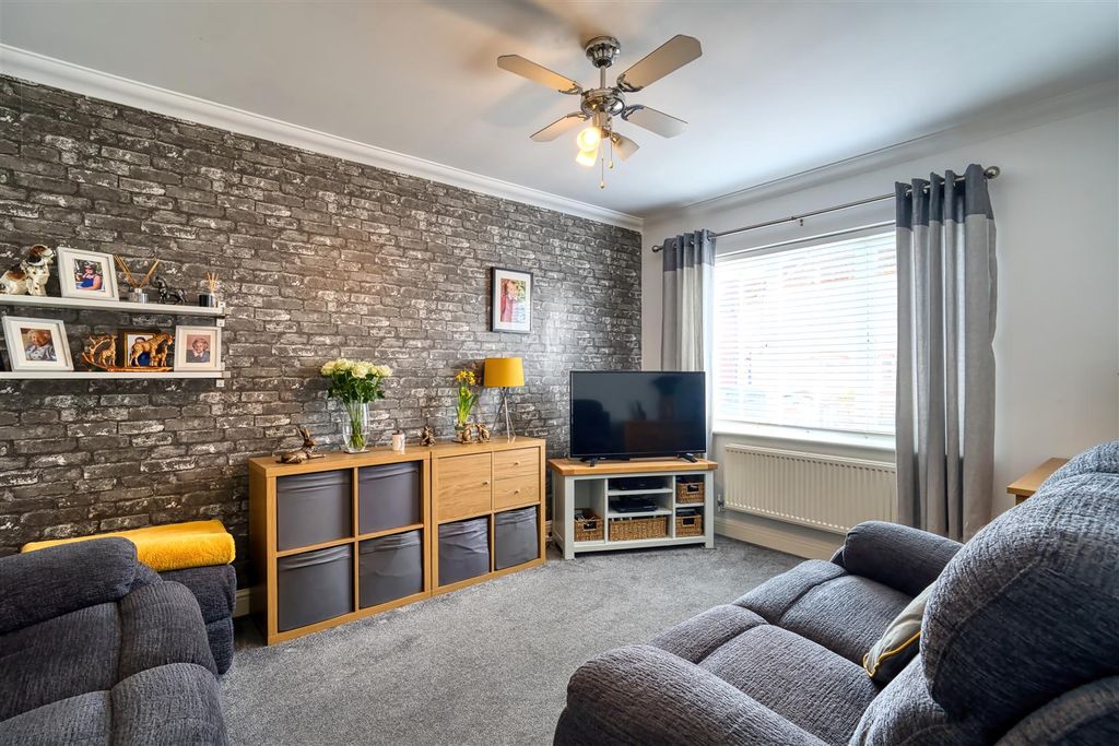 Additional image 3 of 3 bed semi-detached house for saleMarlott Road, Gillingham SP8