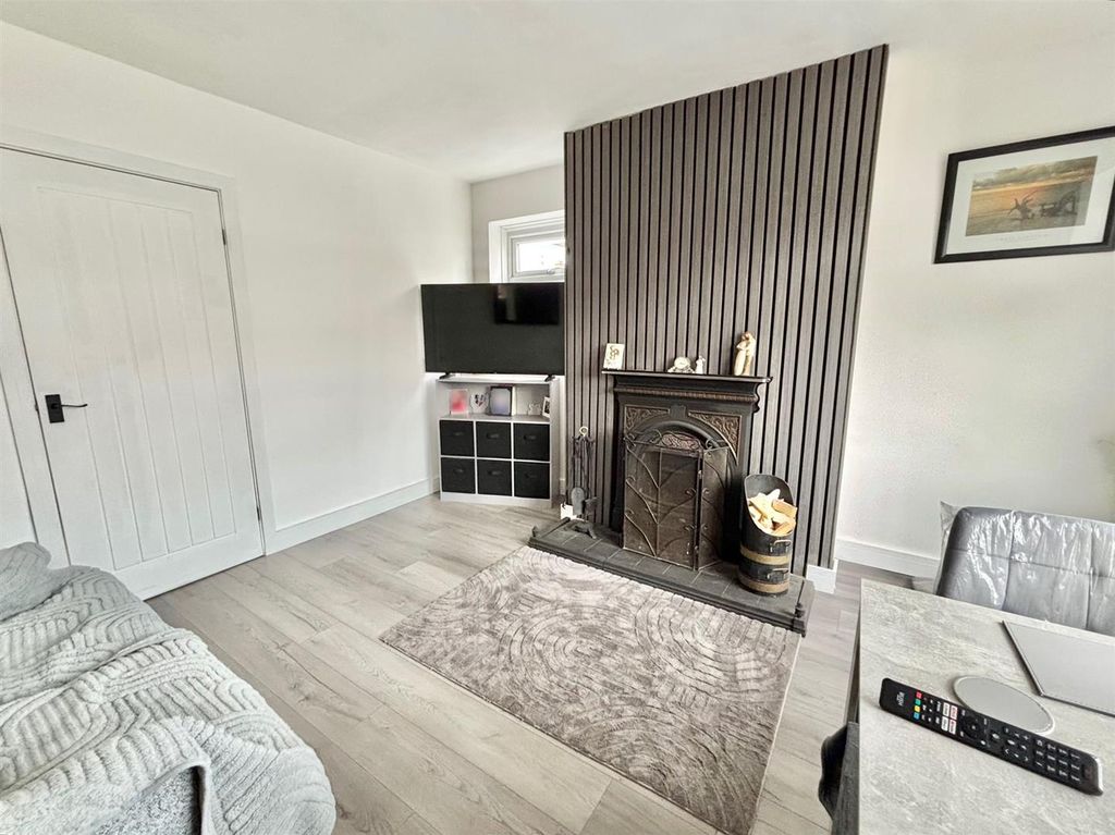Additional image 4 of 3 bed semi-detached house for saleBeresford Avenue, Hornsea HU18