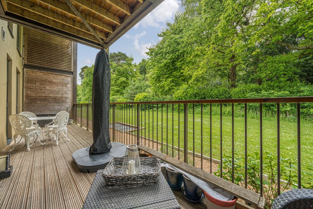 Additional image 10 of 3 bed flat for saleCliveden Gages, Taplow, Buckinghamshire SL6