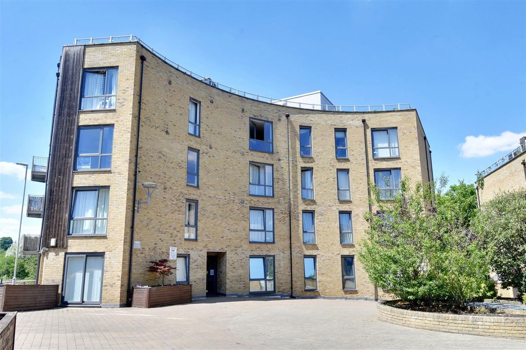 Additional image 13 of 2 bed flat for saleElder Court, Hertford SG13