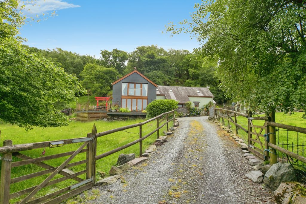 6 bed detached house for saleDinorwic, Caernarfon, Gwynedd LL55