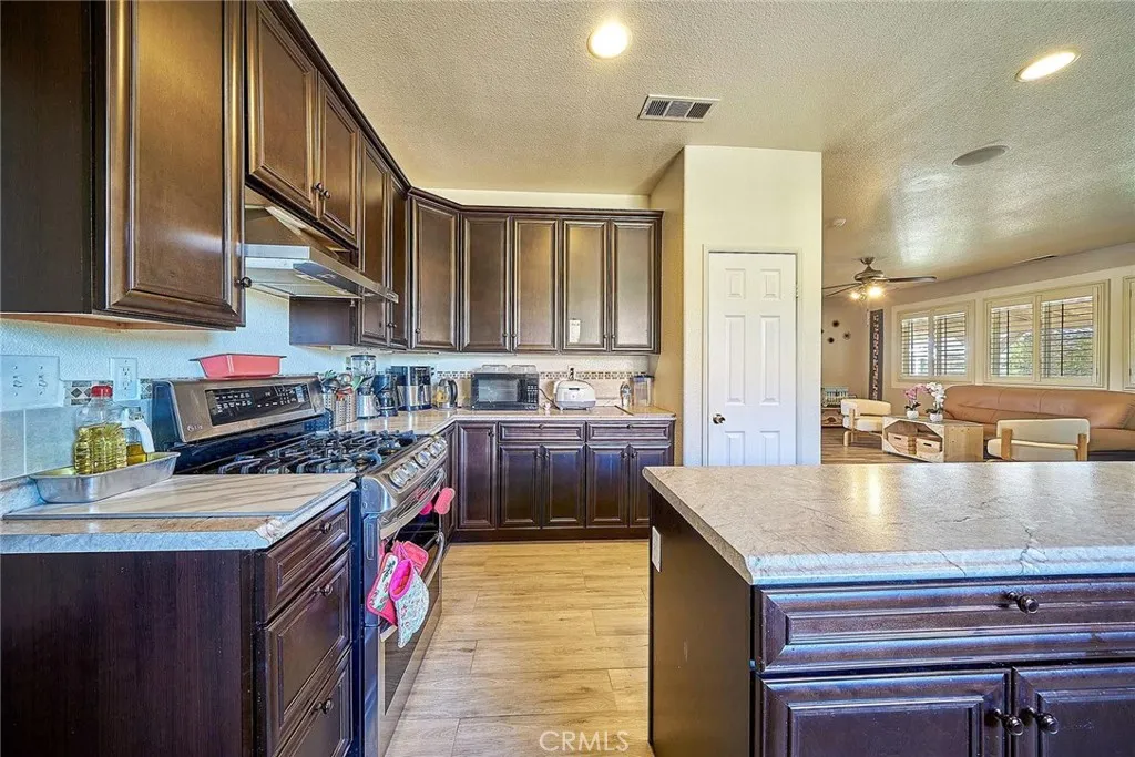 Additional image 9 of 43521 Blossom Dr, Lancaster, CA 93536