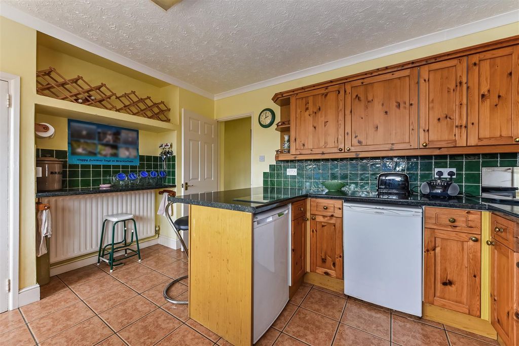 Additional image 14 of 3 bed detached bungalow for saleFarm Road, Bracklesham Bay, Chichester PO20