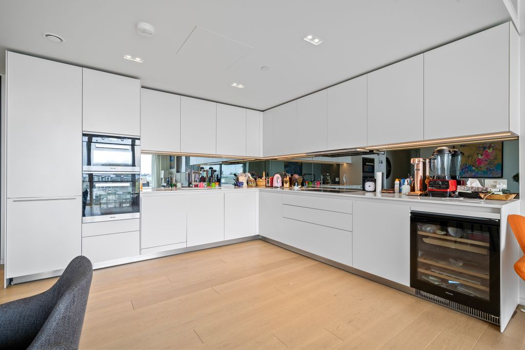 3 bed flat for saleLillie Square, West Brompton SW6 photo 3