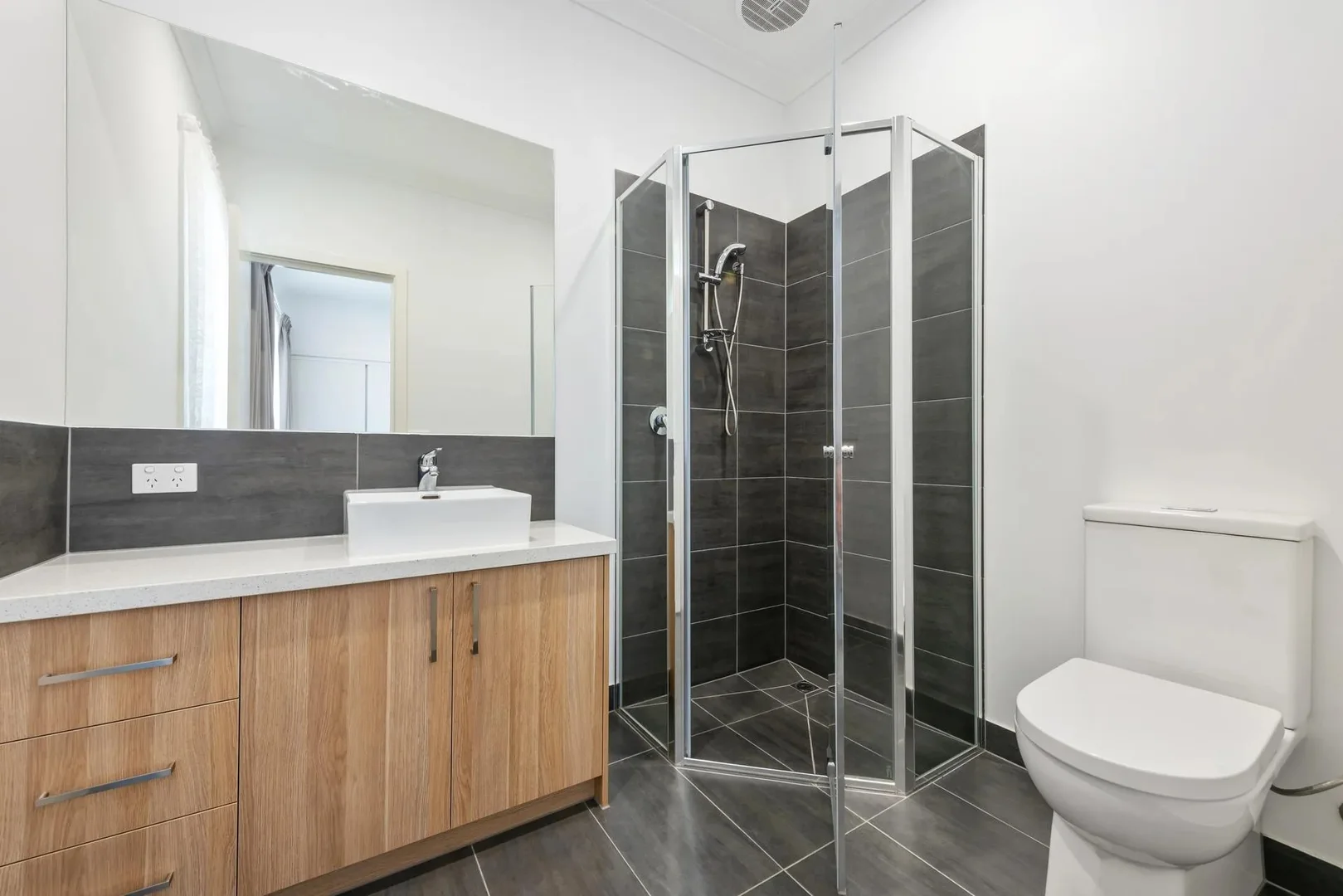 Additional image 5 of 1/20 Laird Street, Croydon VIC 3136