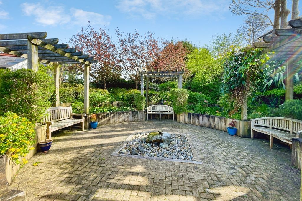 Additional image 3 of 2 bed flat for saleLys Lander, Tregolls Road, Truro, Cornwall TR1