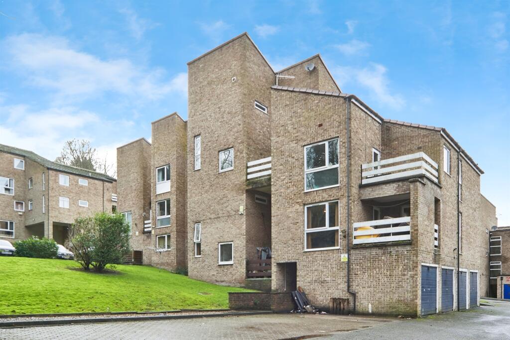 Frizley Gardens, BRADFORD