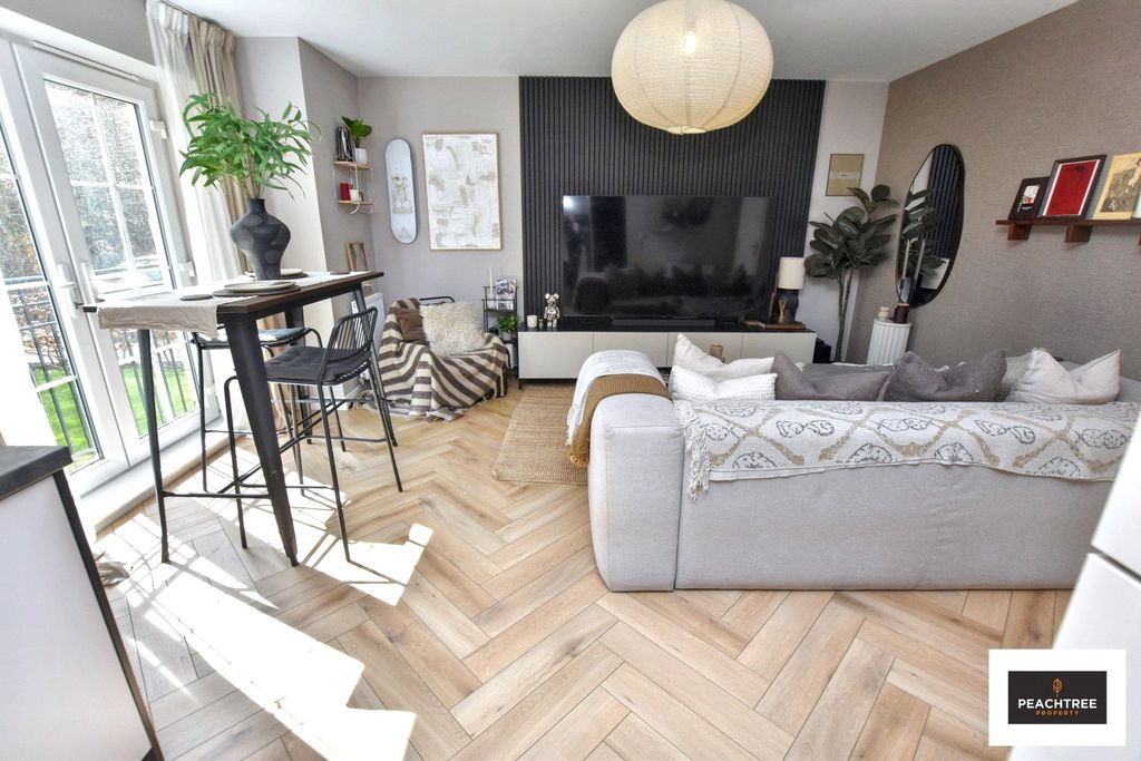 Additional image 2 of 2 bed flat for saleClydeside Terrace, Renfrew, Renfrewshire PA4