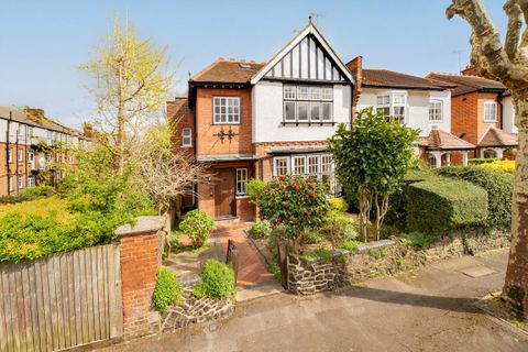Leaside Avenue, London N10