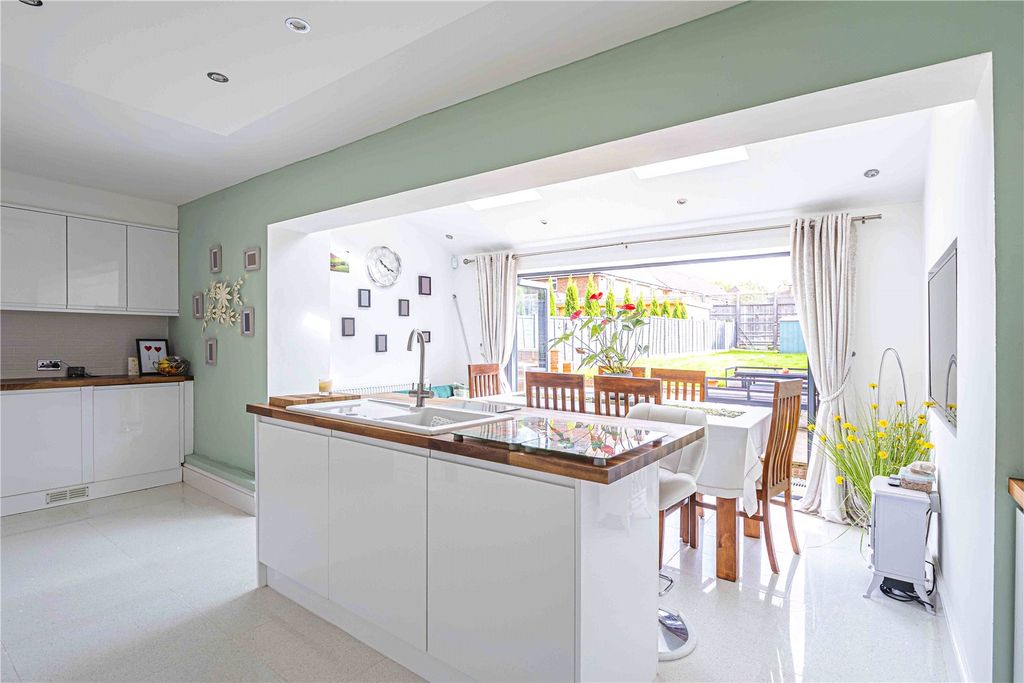 Additional image 4 of 3 bed semi-detached house for saleStanborough Avenue, Borehamwood, Hertfordshire WD6