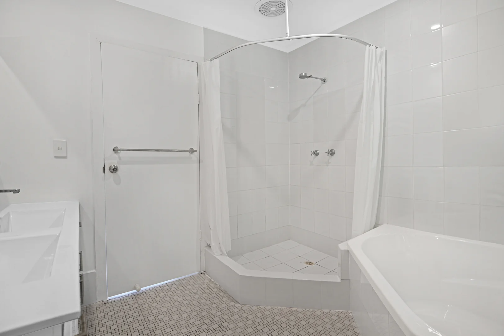 Additional image 11 of 16 Buena Vista Court, Broadbeach Waters QLD 4218
