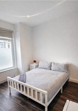London NW9, Studio to rent