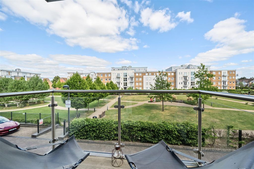 Additional image 11 of 2 bed flat for saleKestrel Court, Heron Way, Maidenhead SL6
