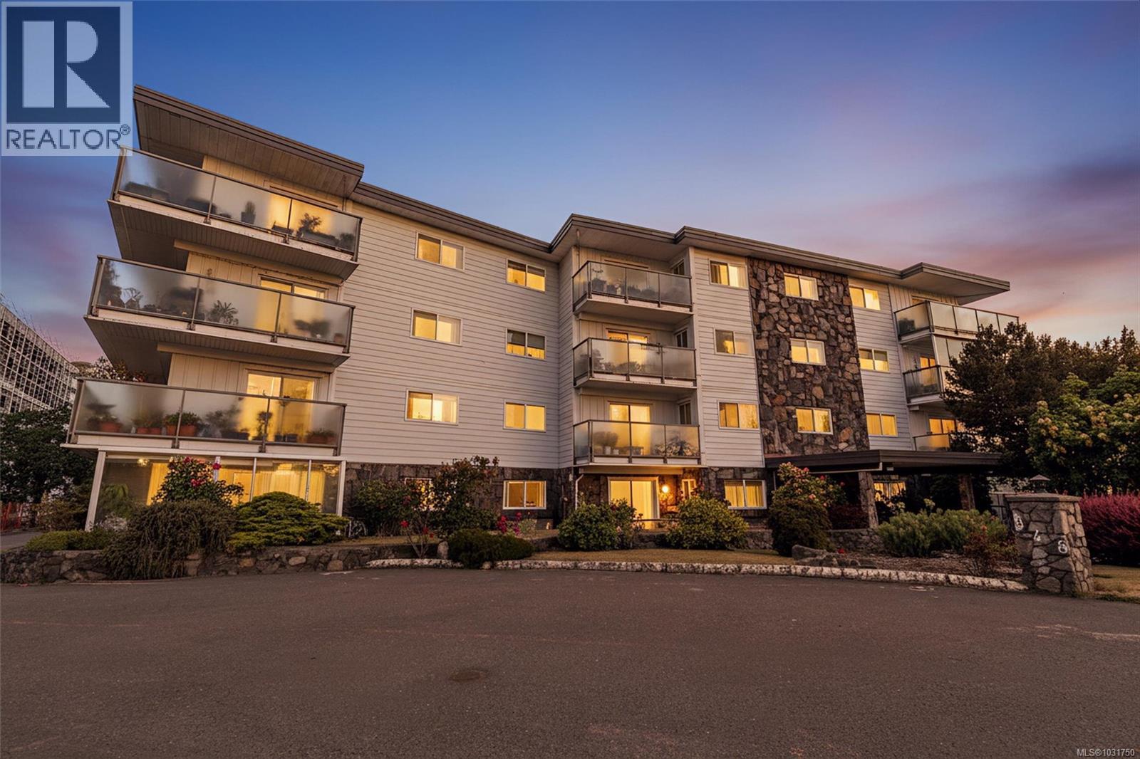 207 848 Esquimalt Rd