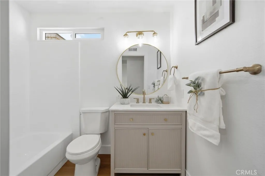 Additional image 22 of 32 Comiso, Irvine, CA 92614