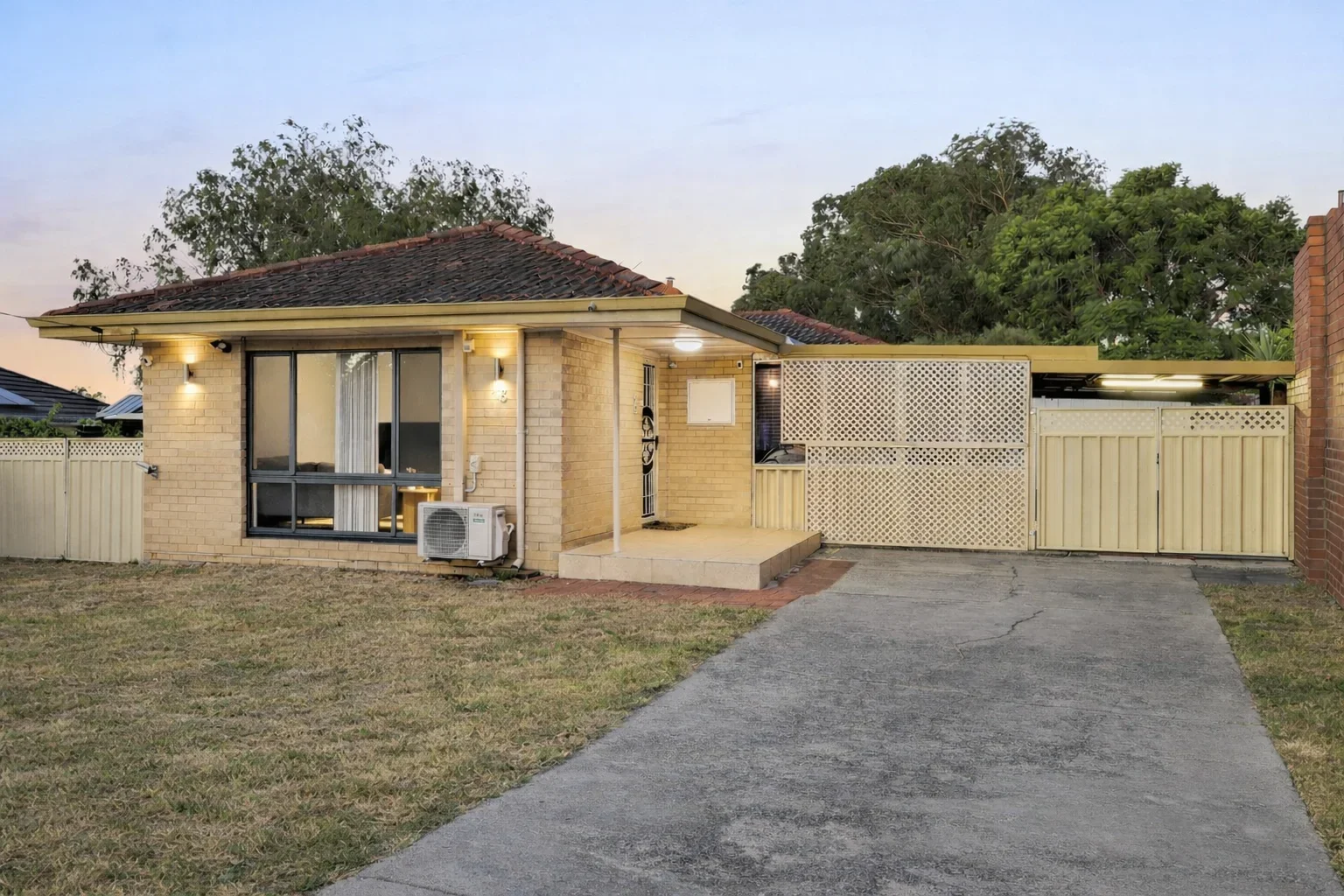 18 Curtis Way, Girrawheen WA 6064