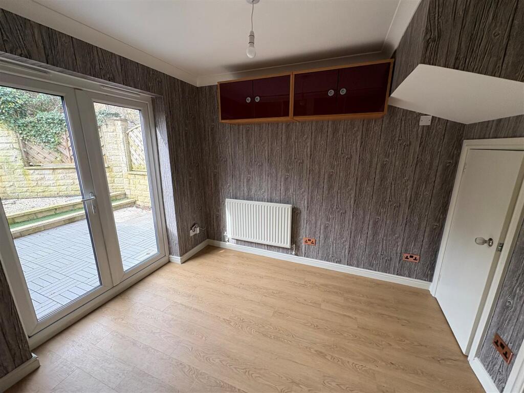 Petrel Close, Clayton Heights, Bradford photo 4