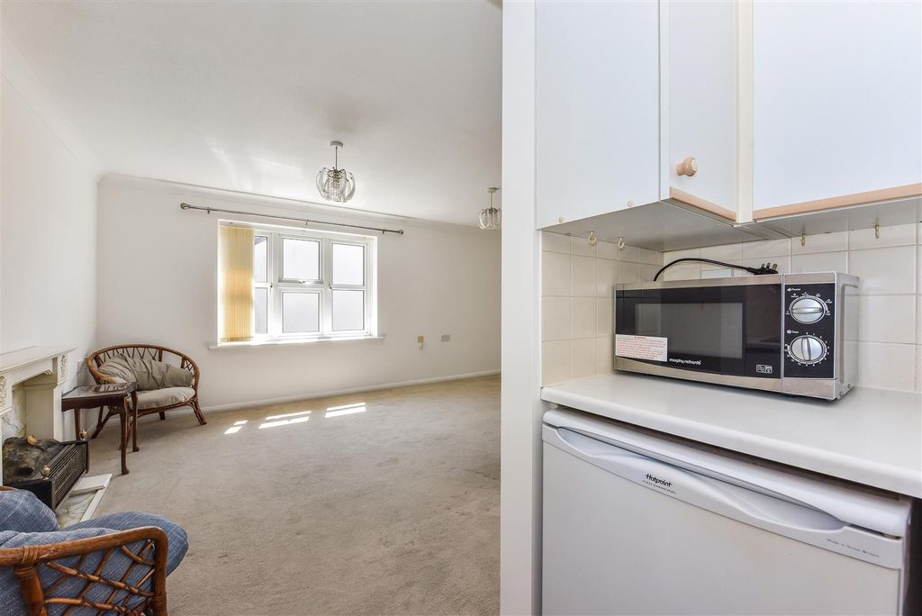 Additional image 8 of 2 bed flat for saleWindmill Court, East Wittering, Chichester PO20