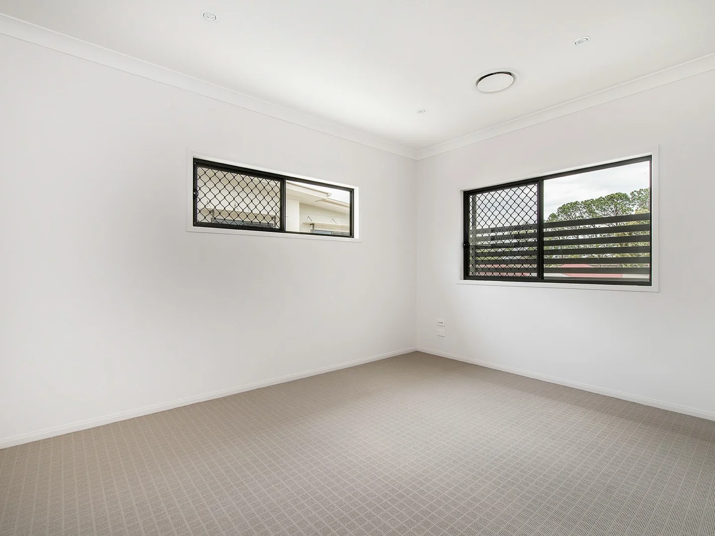 Additional image 7 of 2/8 Houthem St, Camp Hill QLD 4152