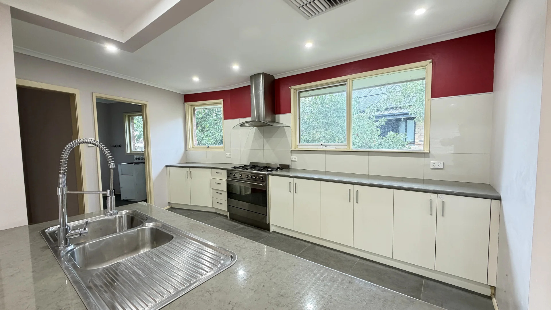 8 Teal Crescent, Lalor VIC 3075 photo 2