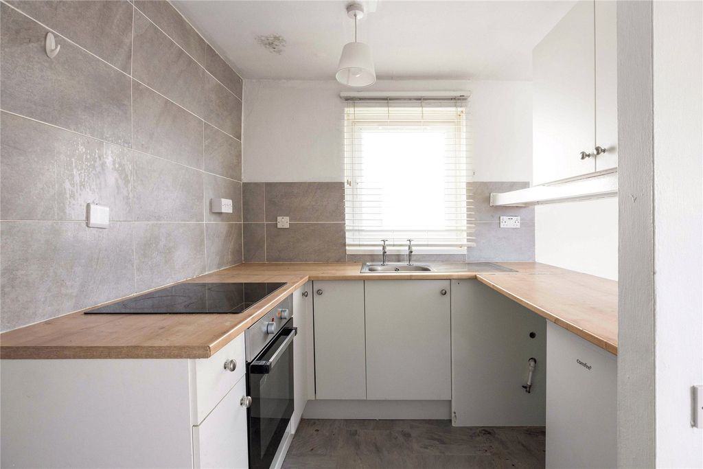 Additional image 7 of 19 bed flat for saleClarence Road, Cheltenham, Gloucestershire GL52