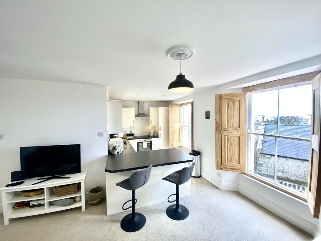 Additional image 5 of 1 bed flat for saleFlat 7 Northcliffe House, High Street, Tenby, Pembrokeshire SA70