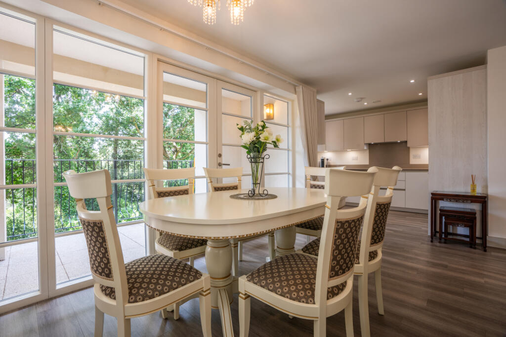 Canford Cliffs Road, Canford Cliffs, Poole, Dorset, BH13 photo 5