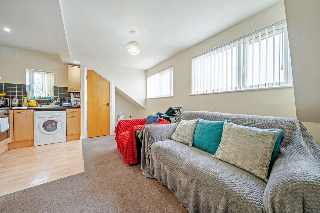 Additional image 12 of 6 bed flat for saleWortley Road, Leeds, West Yorkshire LS12