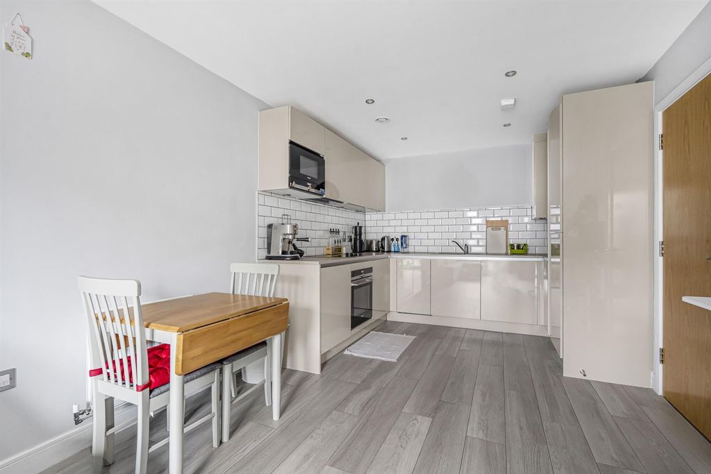 Additional image 5 of 1 bed flat for saleAlder House, Wallingford Way, Maidenhead SL6