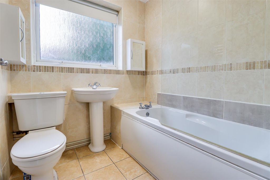 Additional image 7 of 1 bed flat for saleGrand Drive, Leigh-On-Sea SS9