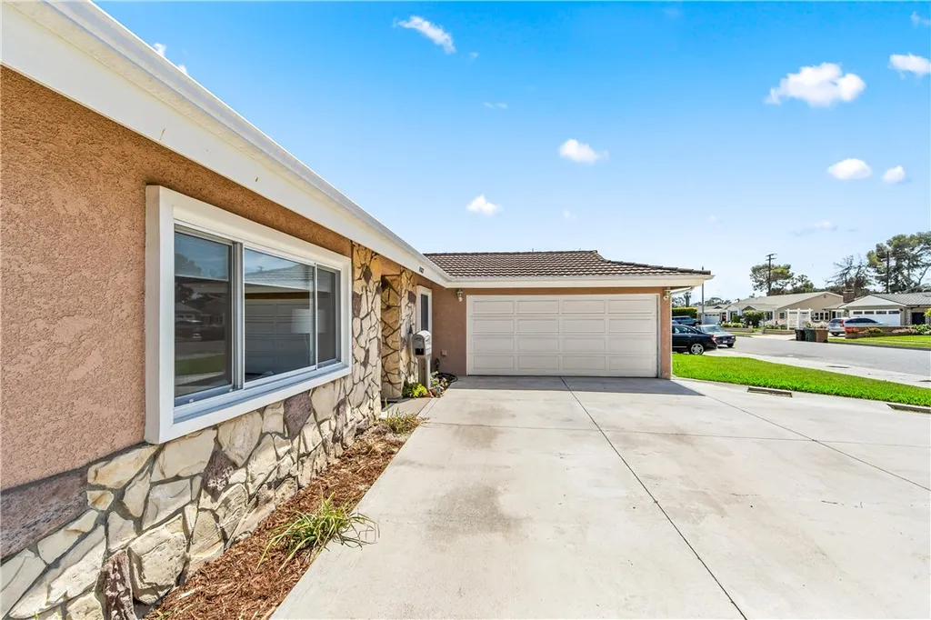 11882 Bartlett St, Garden Grove, CA 92845