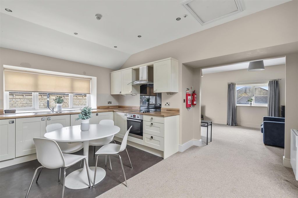 Additional image 2 of 1 bed flat for saleCrescent Court, Ilkley LS29