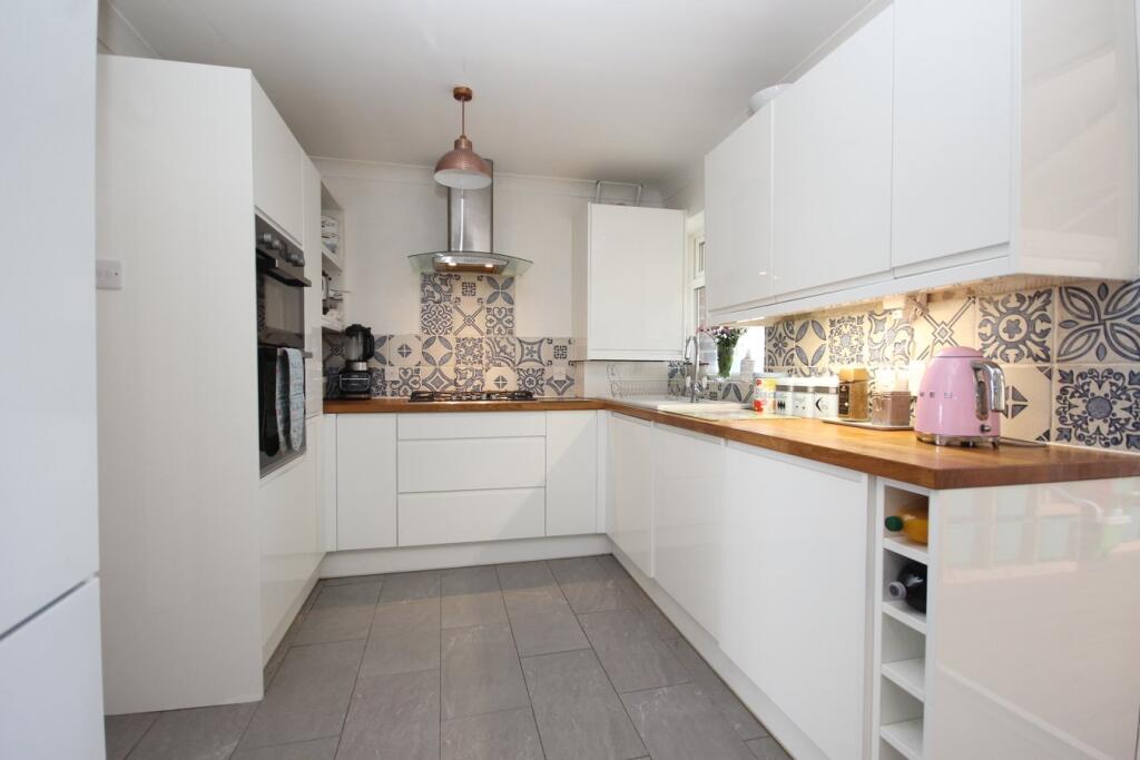 Farnham Road, BRANKSOME, BH12 photo 4