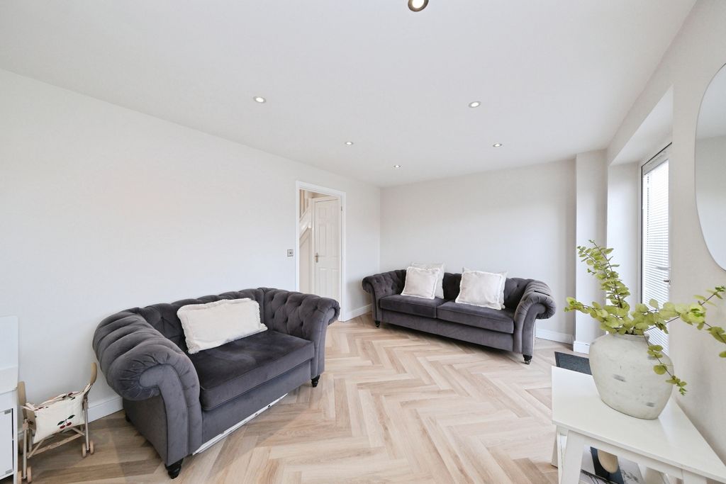 Additional image 4 of 4 bed semi-detached house for salePennington Way, Nottingham NG15