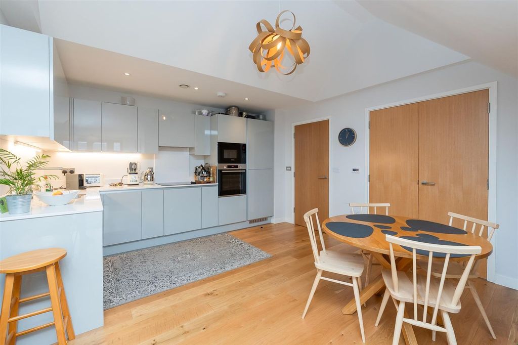 Additional image 2 of 3 bed flat for saleRope Walk, Hope Quay Rope Walk BS1