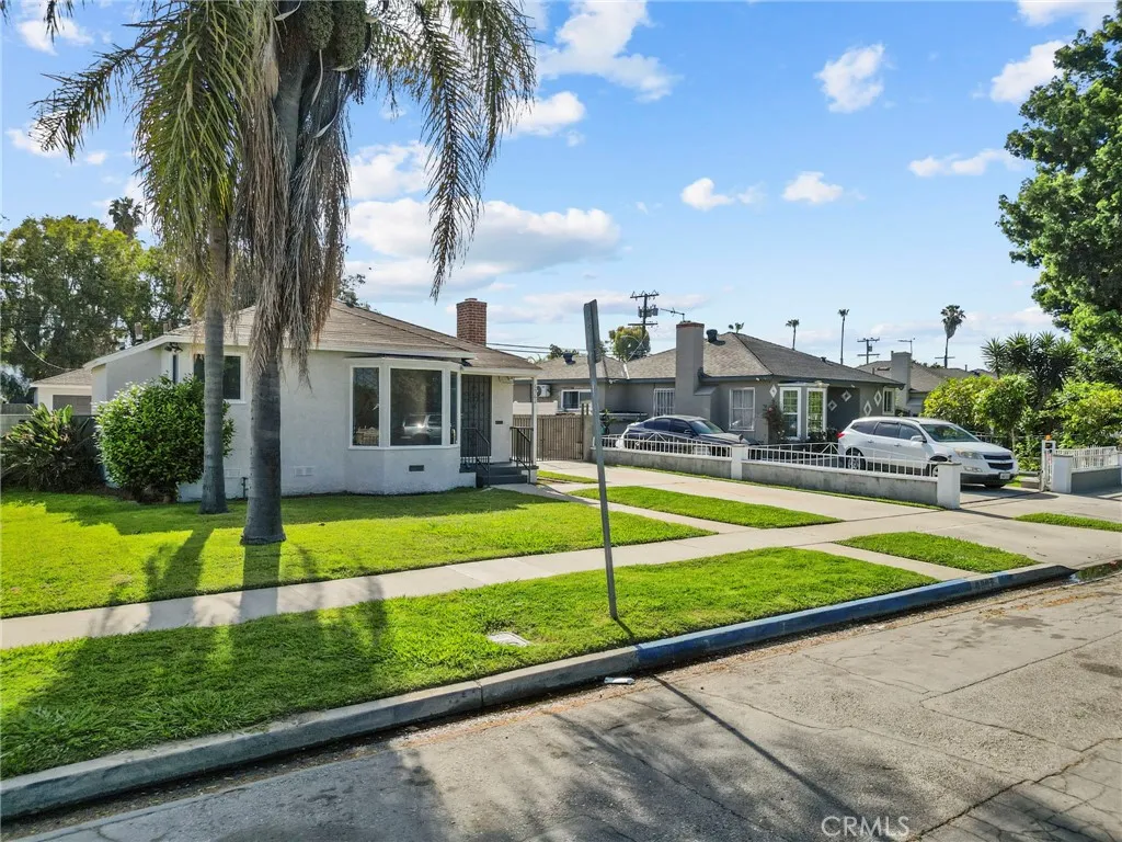6962 Gale Ave, Long Beach, CA 90805