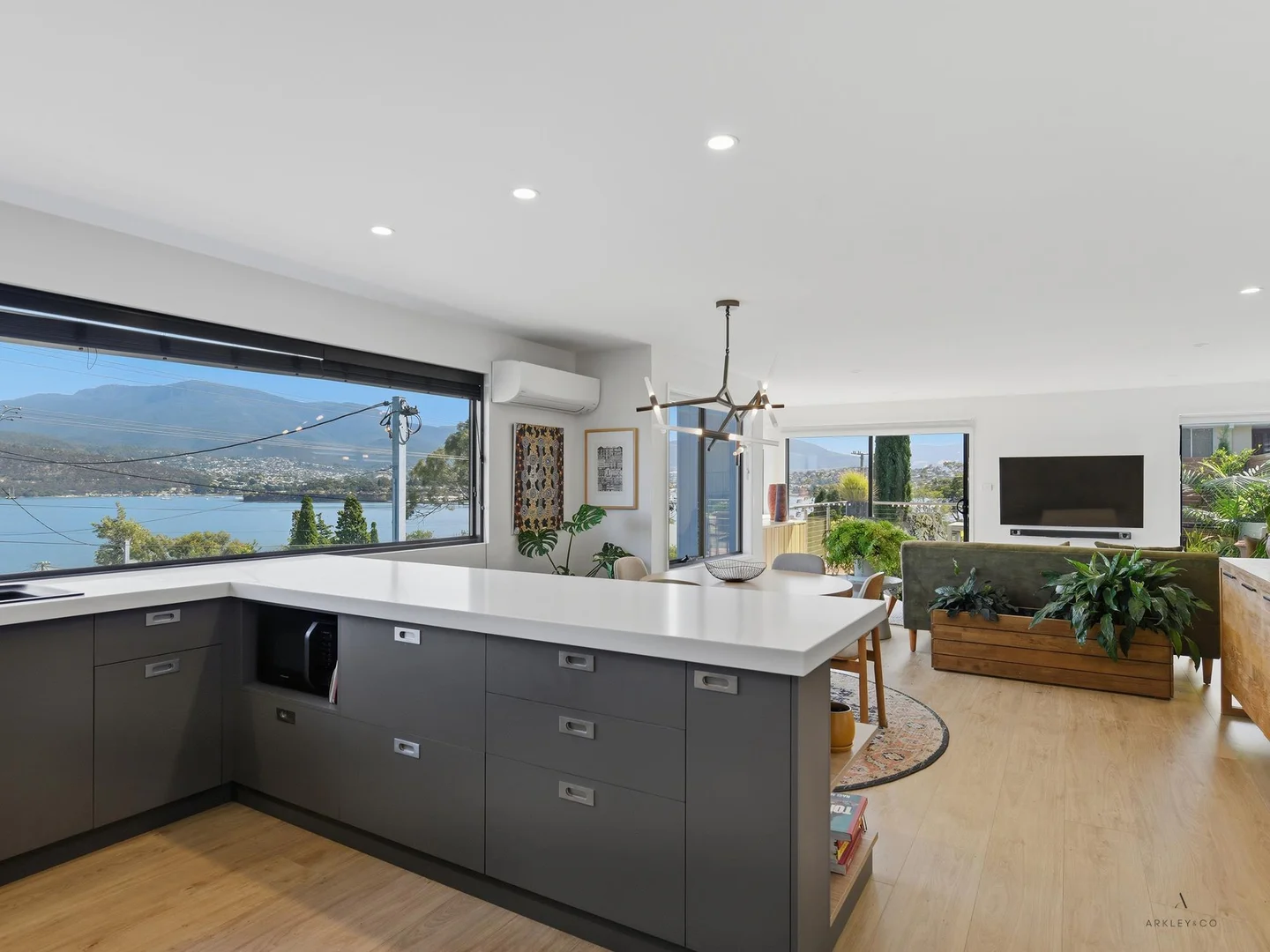 Additional image 3 of 1/142 Derwent Avenue, Lindisfarne TAS 7015