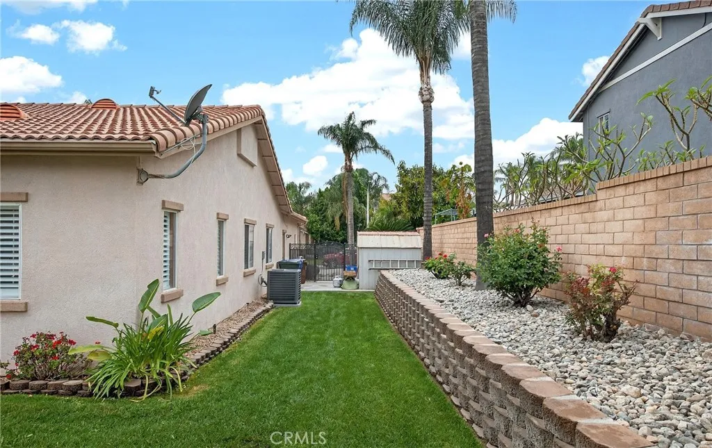 7619 Vista Rio Rd, Highland, CA 92346