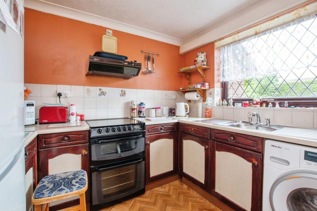 Plantagenet Crescent, Bournemouth photo 5