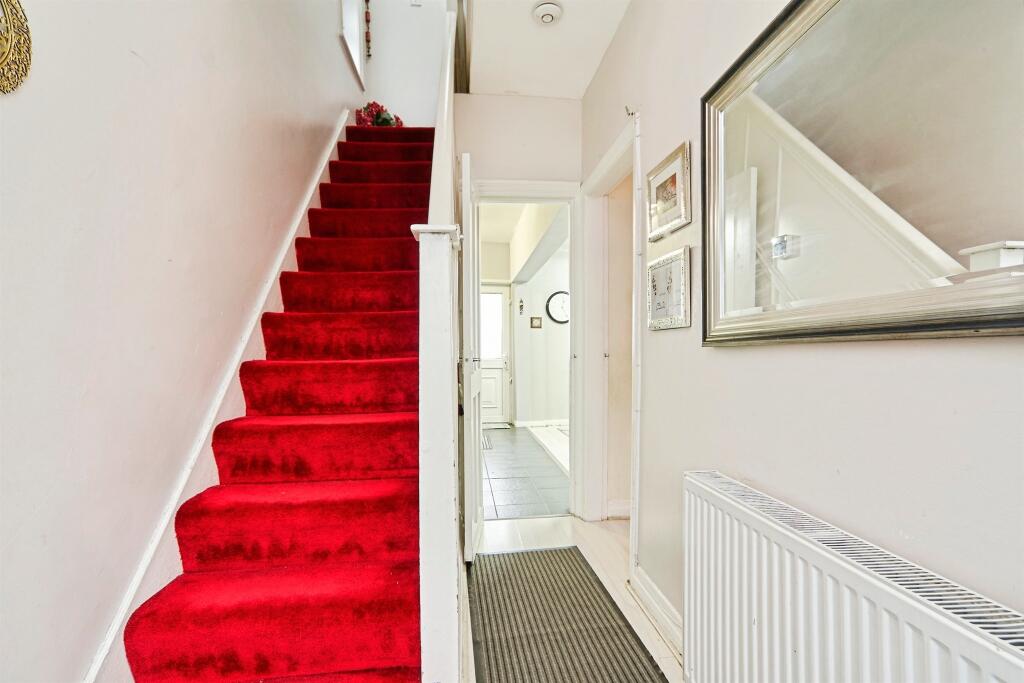 Oakworth Road, Keighley photo 3