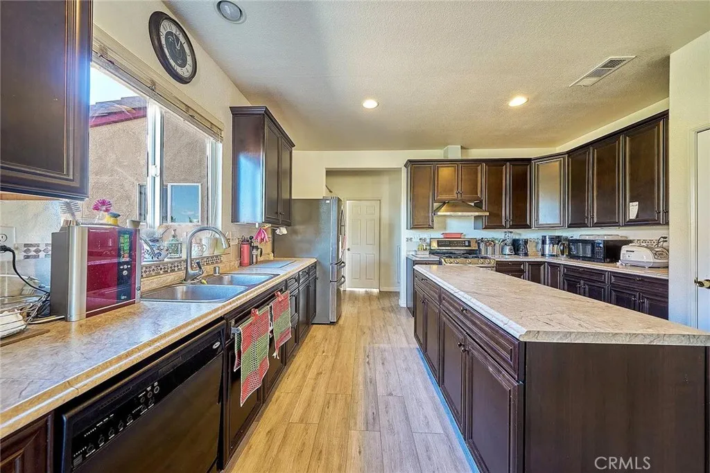Additional image 8 of 43521 Blossom Dr, Lancaster, CA 93536