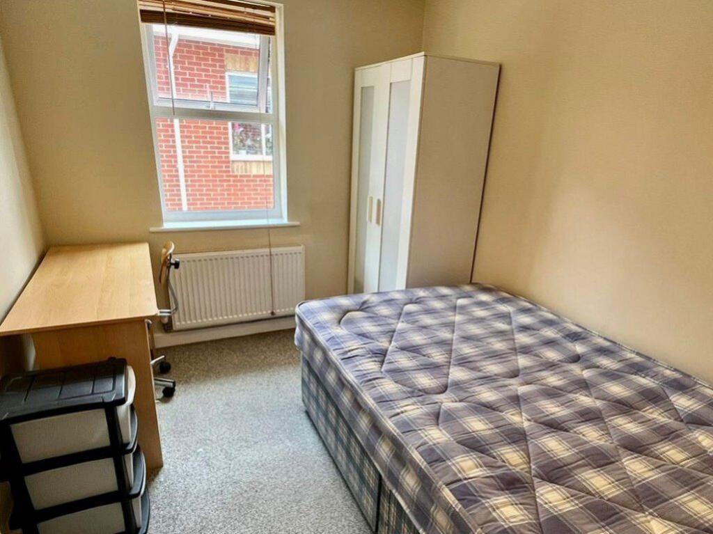 Two Bedroom Student Flat, Wallisdown (P06792) photo 4