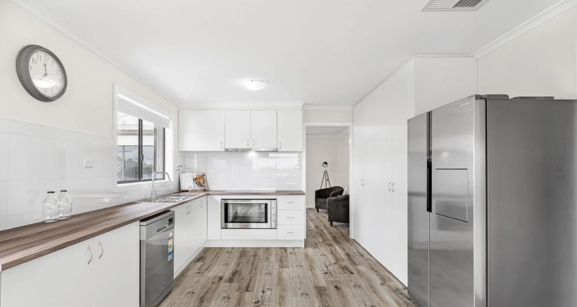 23 Centenary Drive, Mill Park VIC 3082 photo 2