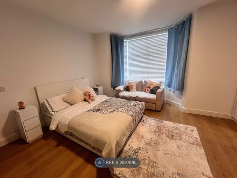Wimborne Rd, London N9, Room to rent