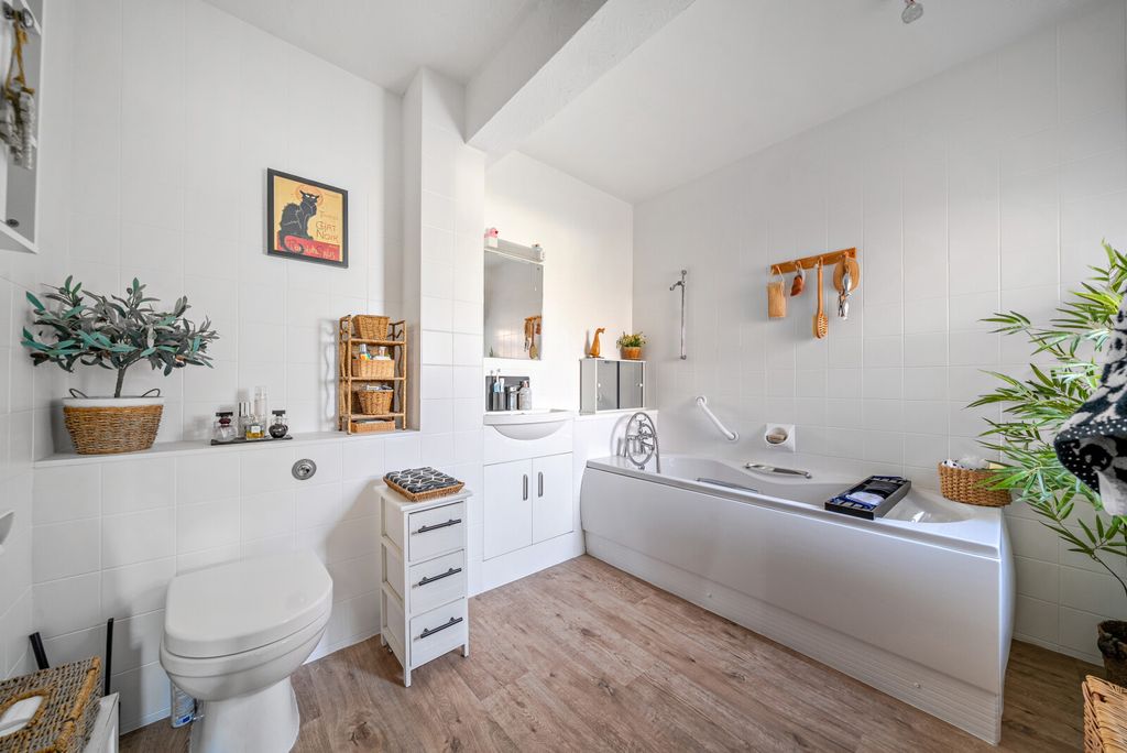 Additional image 12 of 2 bed flat for saleFairlawn, Hall Place Drive, Weybridge KT13