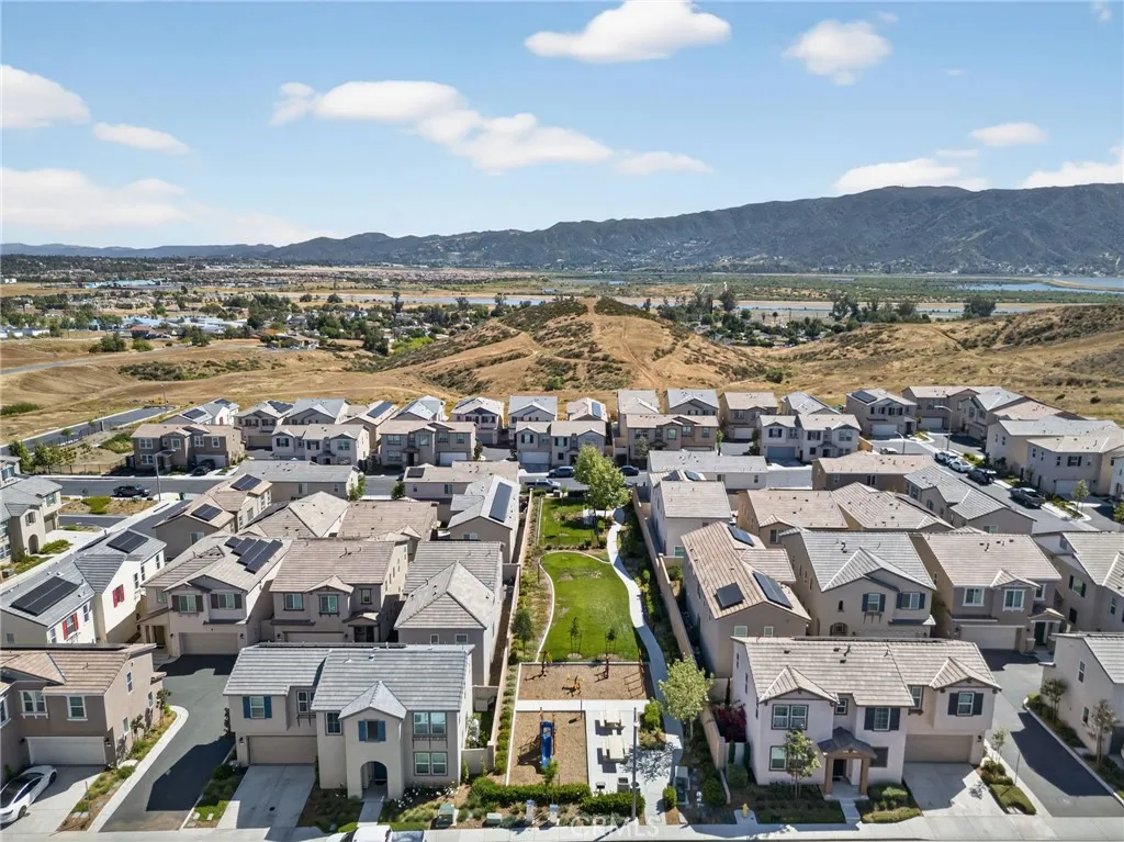 500 Enzo St, Lake Elsinore, CA 92530