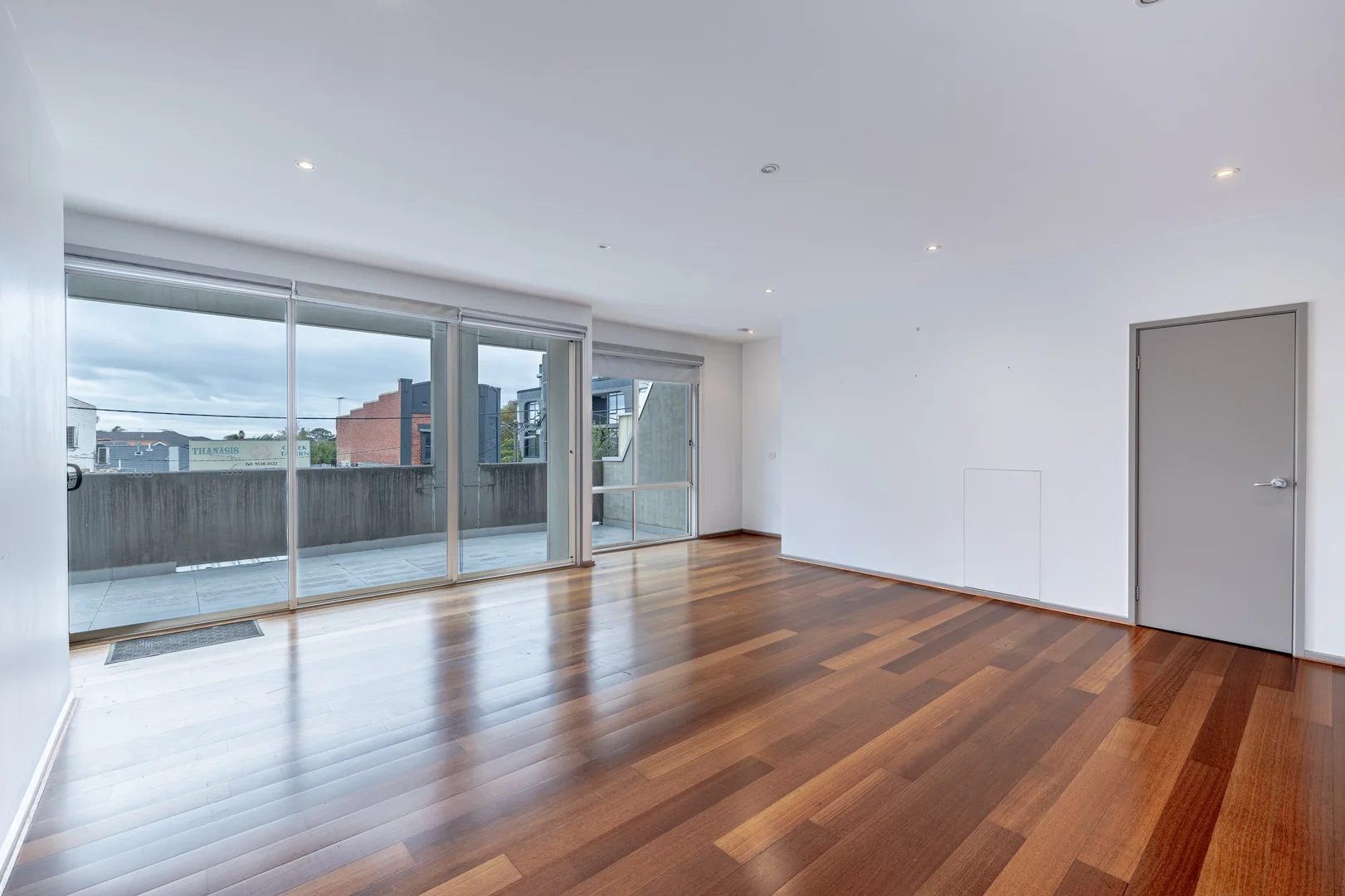 Additional image 3 of 2/100-104 Poath Road, Hughesdale VIC 3166